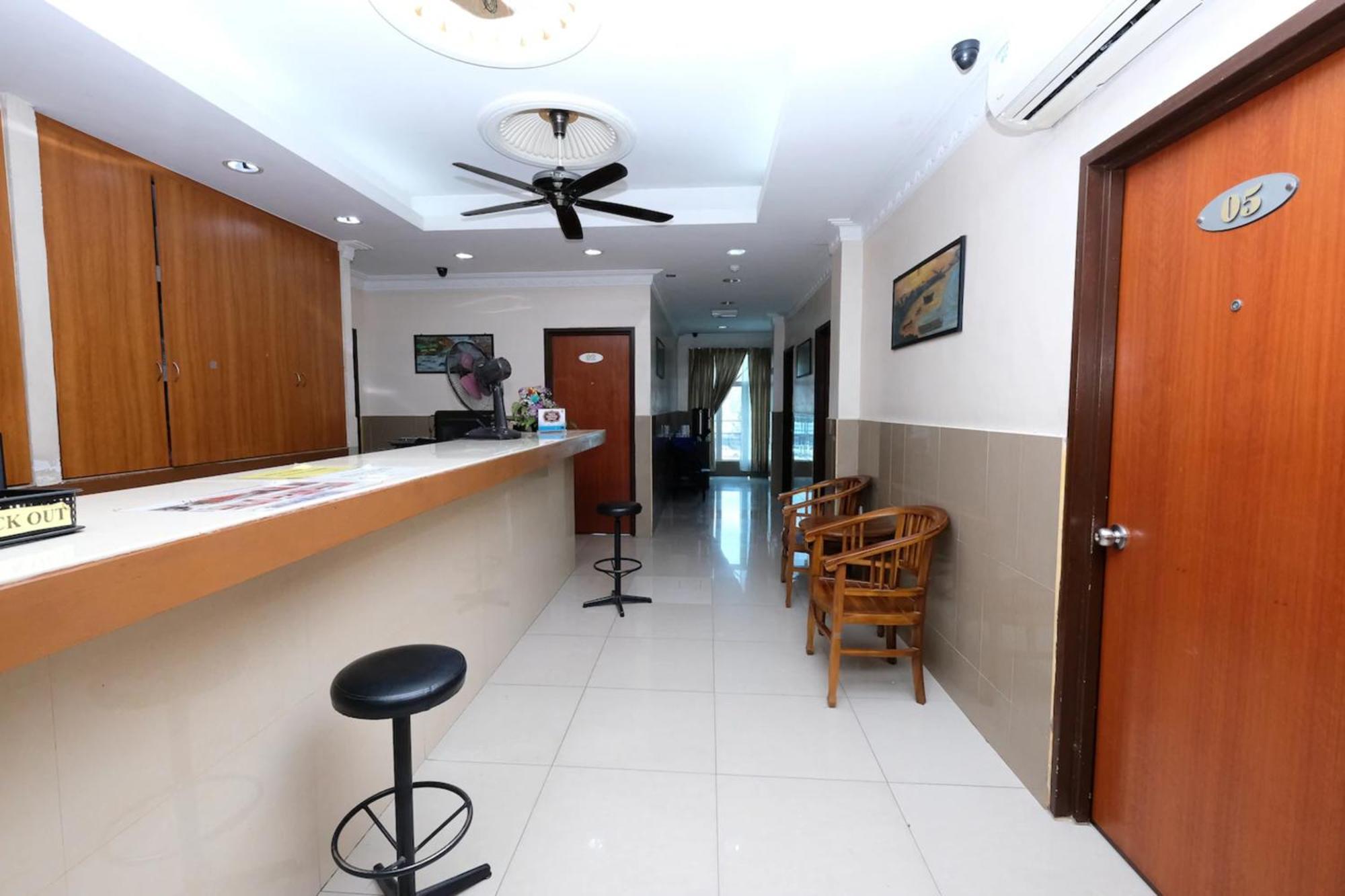 Super Oyo 707 Ayuni Hotel Банги Екстериор снимка