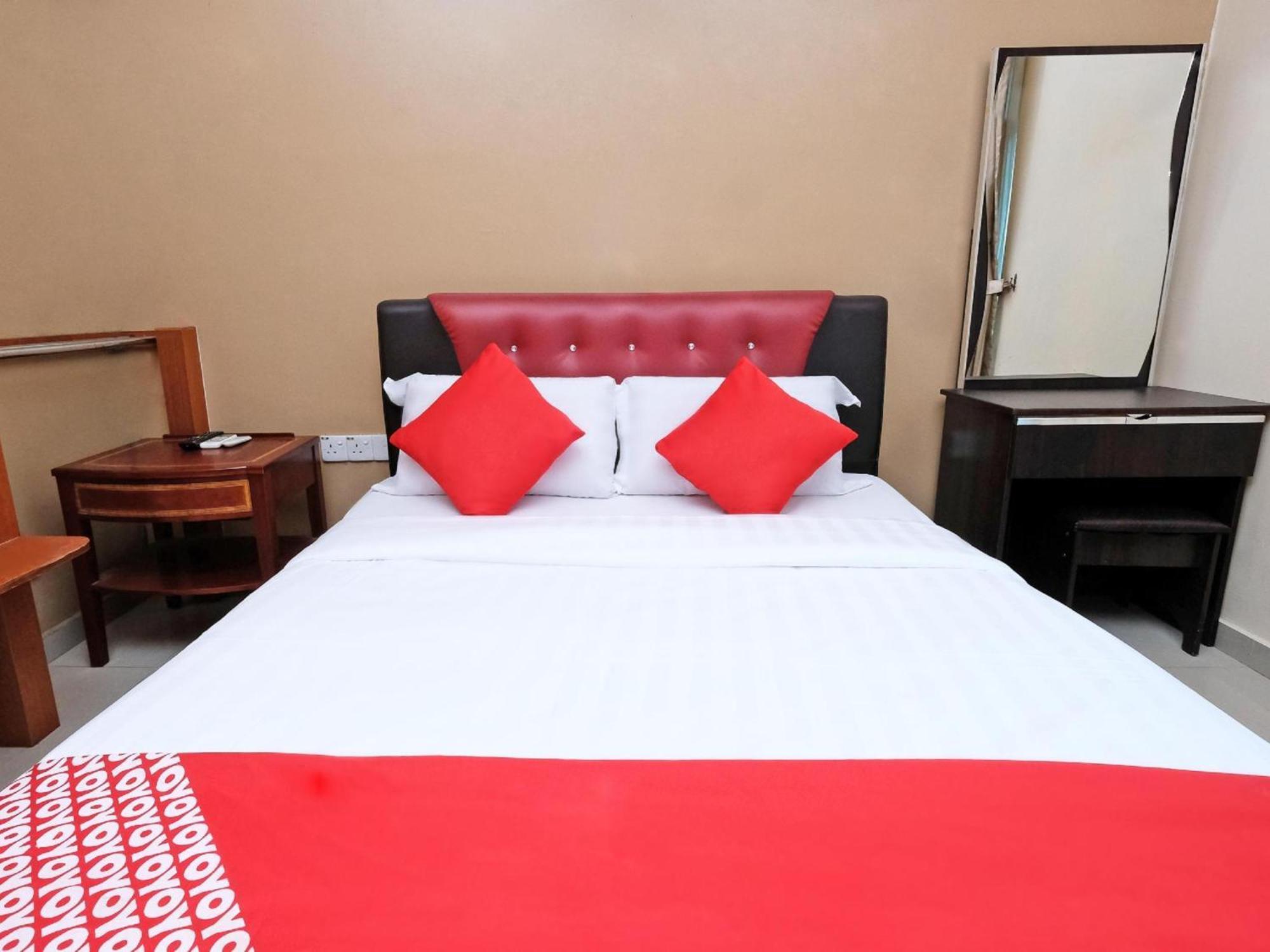 Super Oyo 707 Ayuni Hotel Банги Екстериор снимка