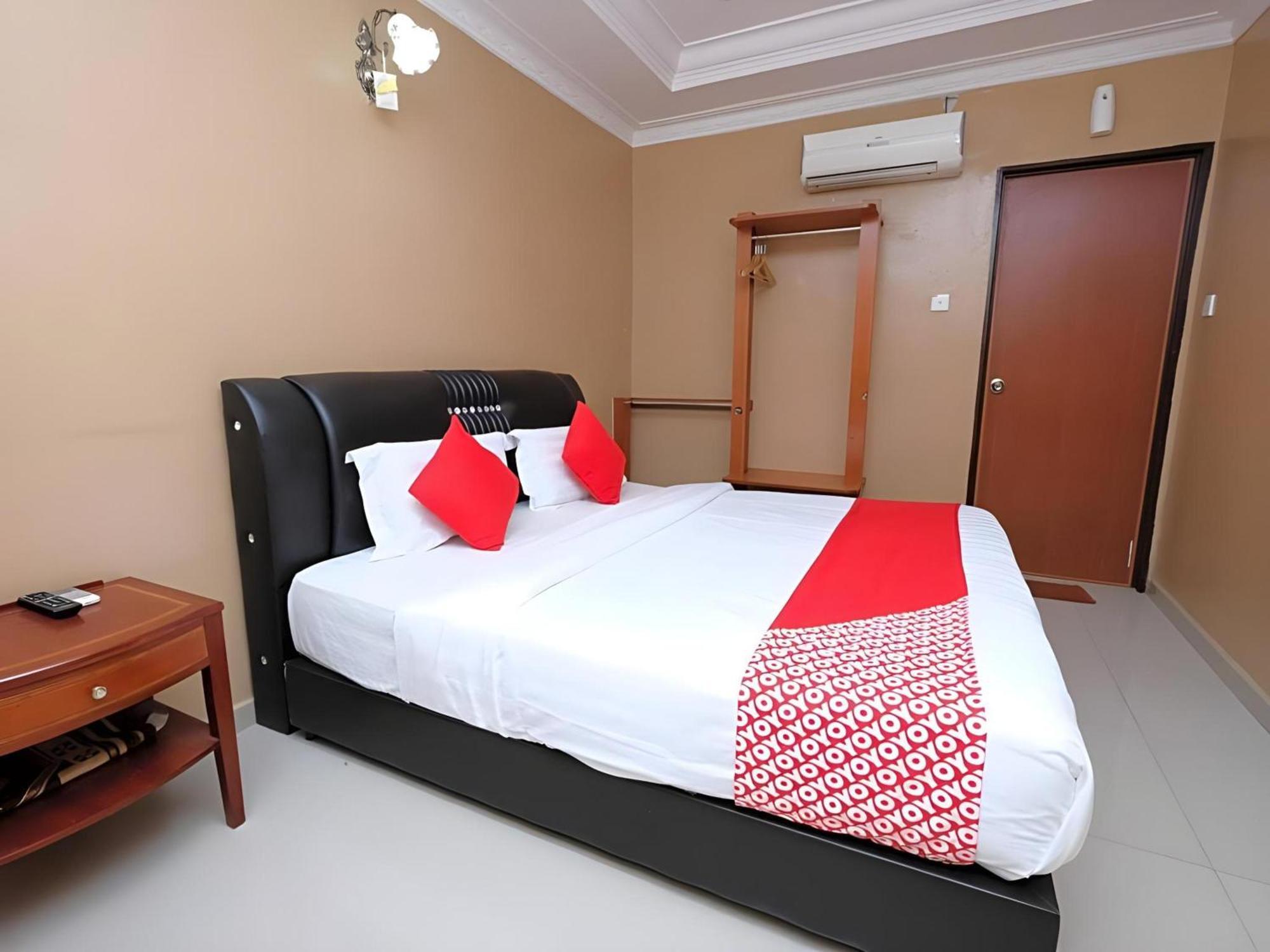 Super Oyo 707 Ayuni Hotel Банги Екстериор снимка