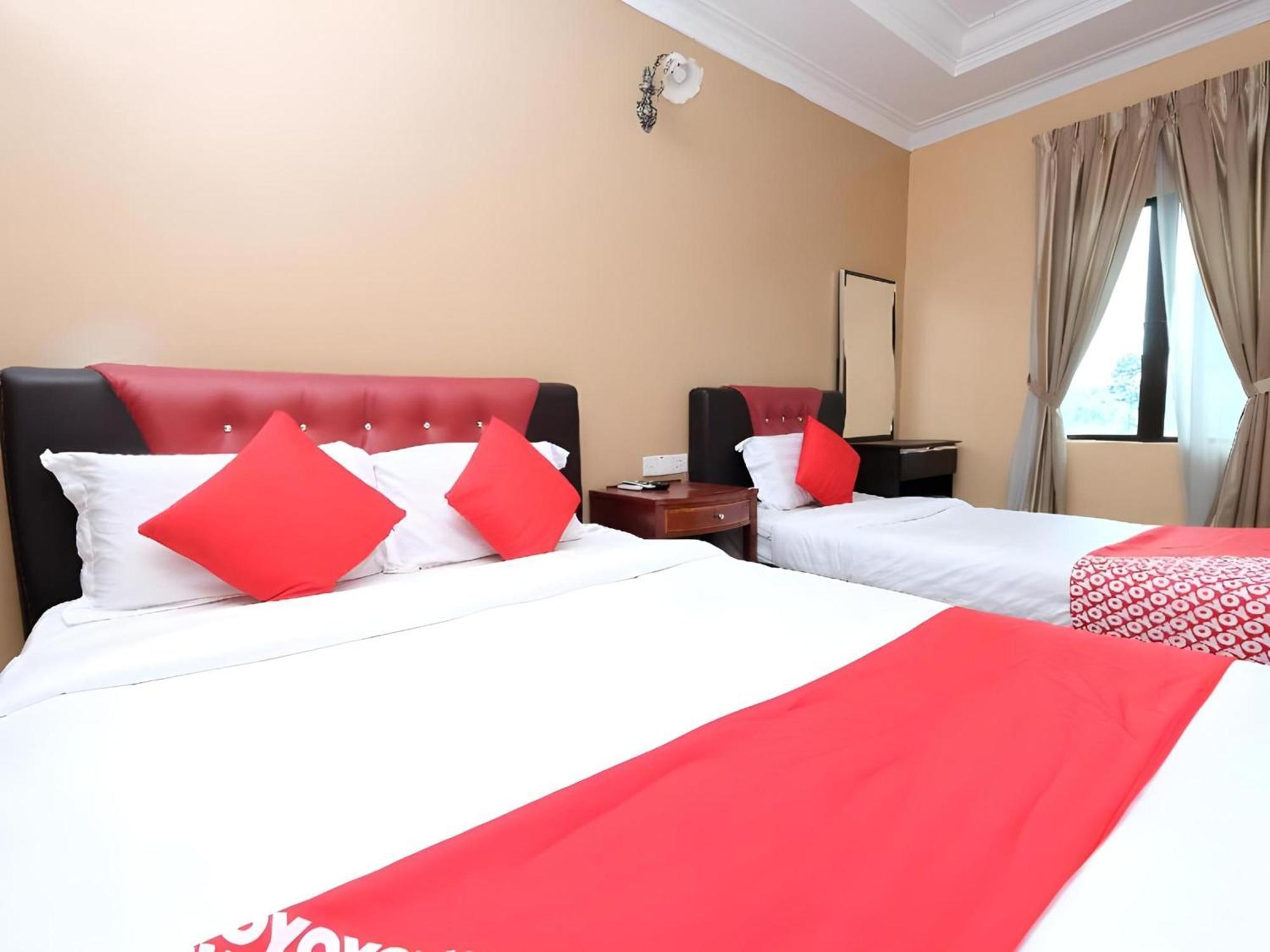 Super Oyo 707 Ayuni Hotel Банги Екстериор снимка