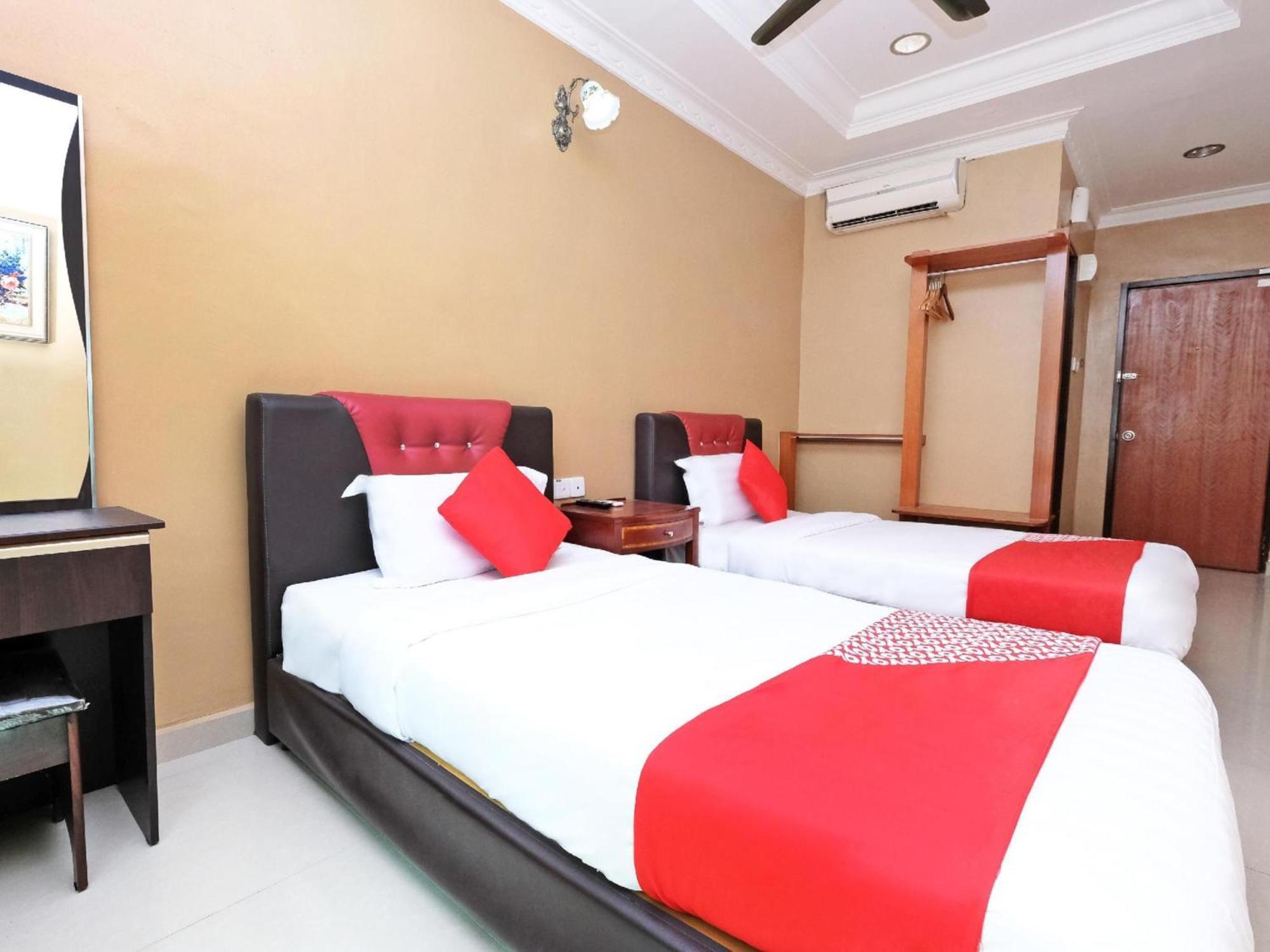 Super Oyo 707 Ayuni Hotel Банги Екстериор снимка