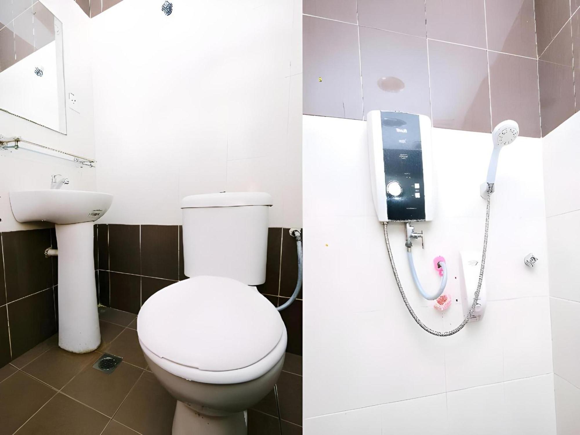 Super Oyo 707 Ayuni Hotel Банги Екстериор снимка