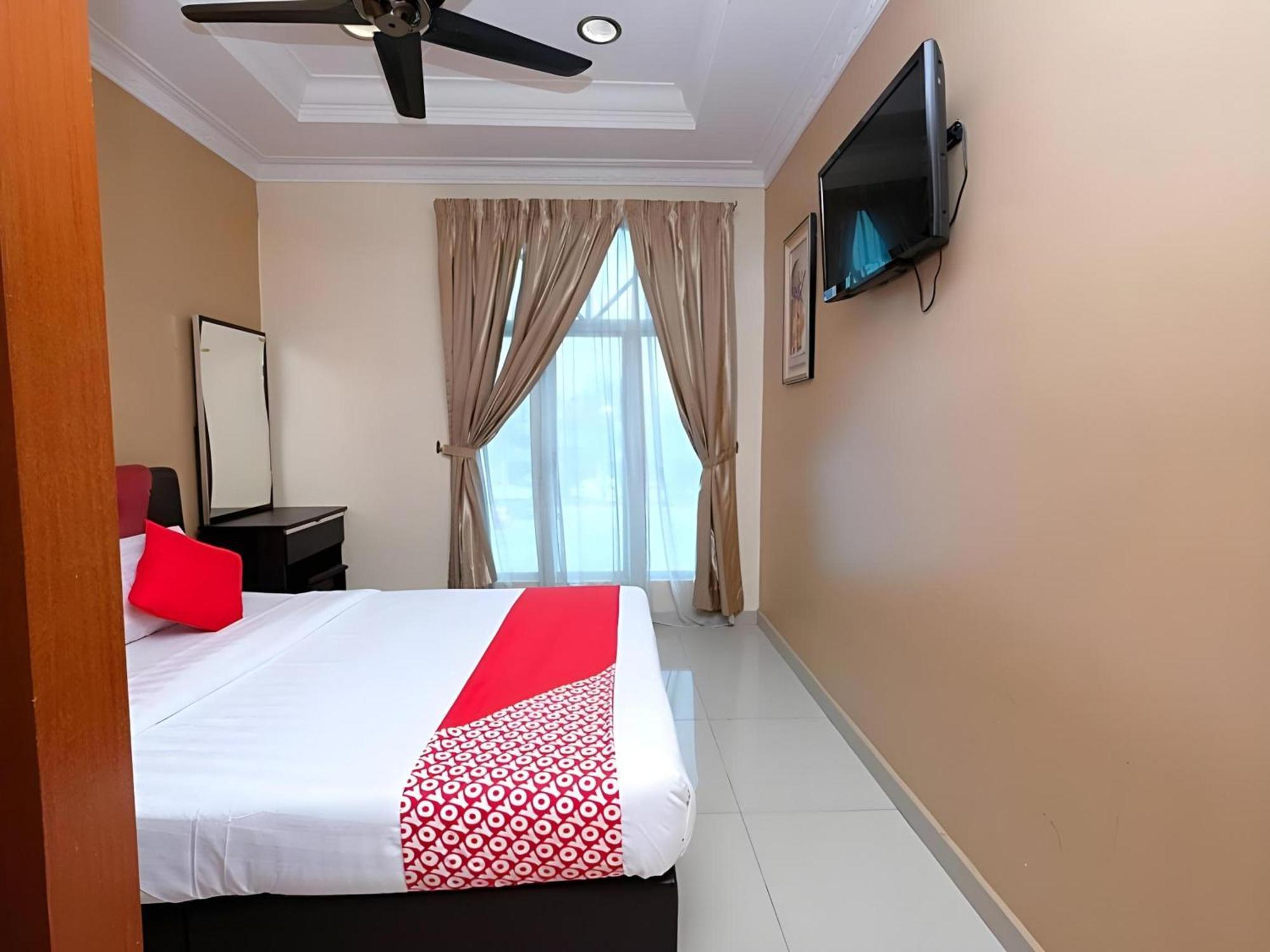 Super Oyo 707 Ayuni Hotel Банги Екстериор снимка