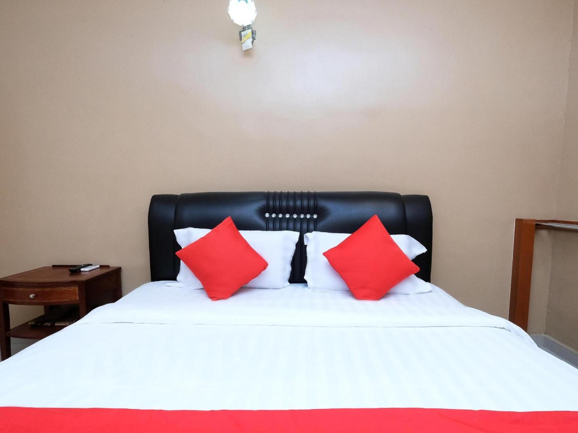 Super Oyo 707 Ayuni Hotel Банги Екстериор снимка