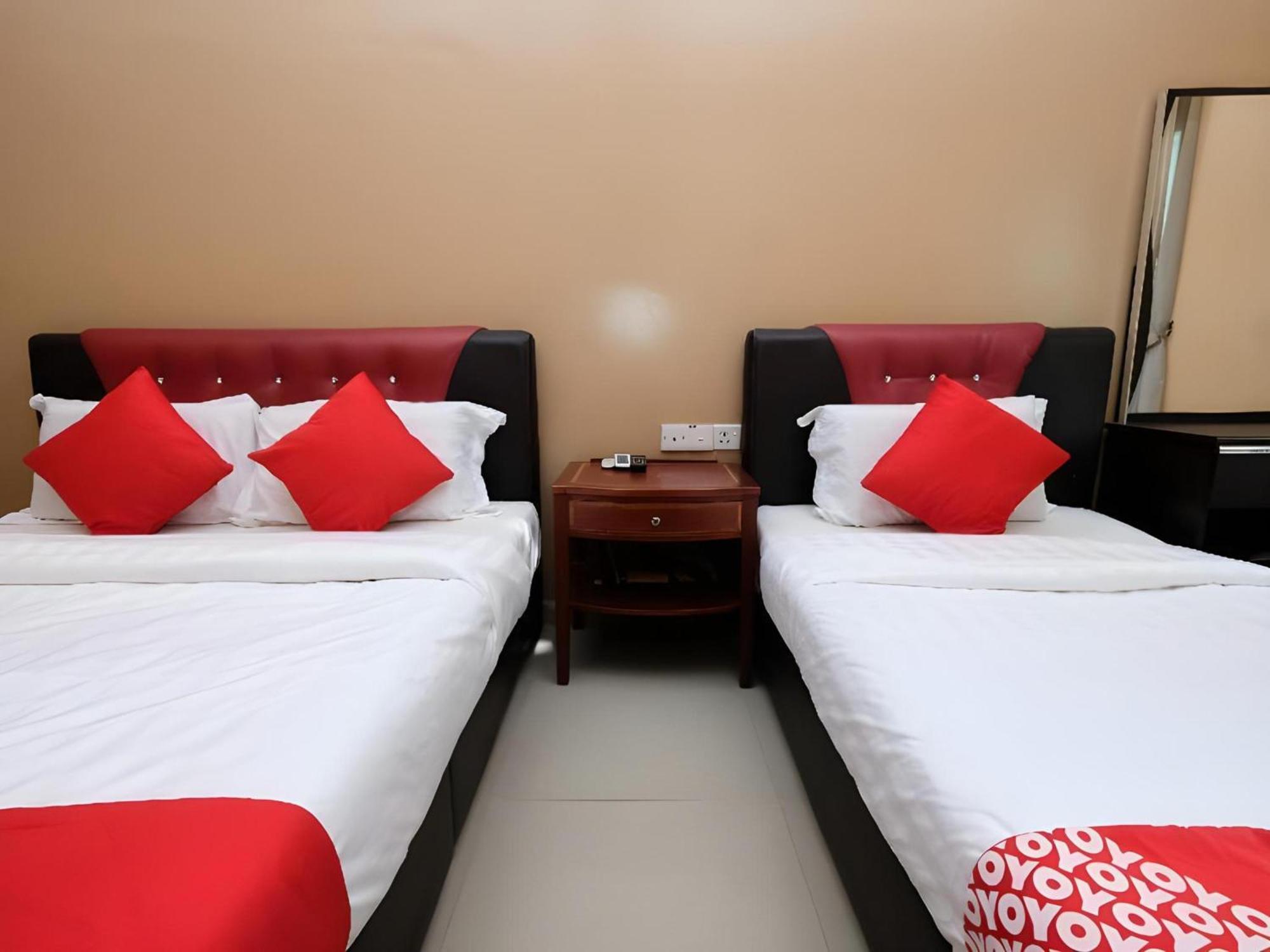 Super Oyo 707 Ayuni Hotel Банги Екстериор снимка