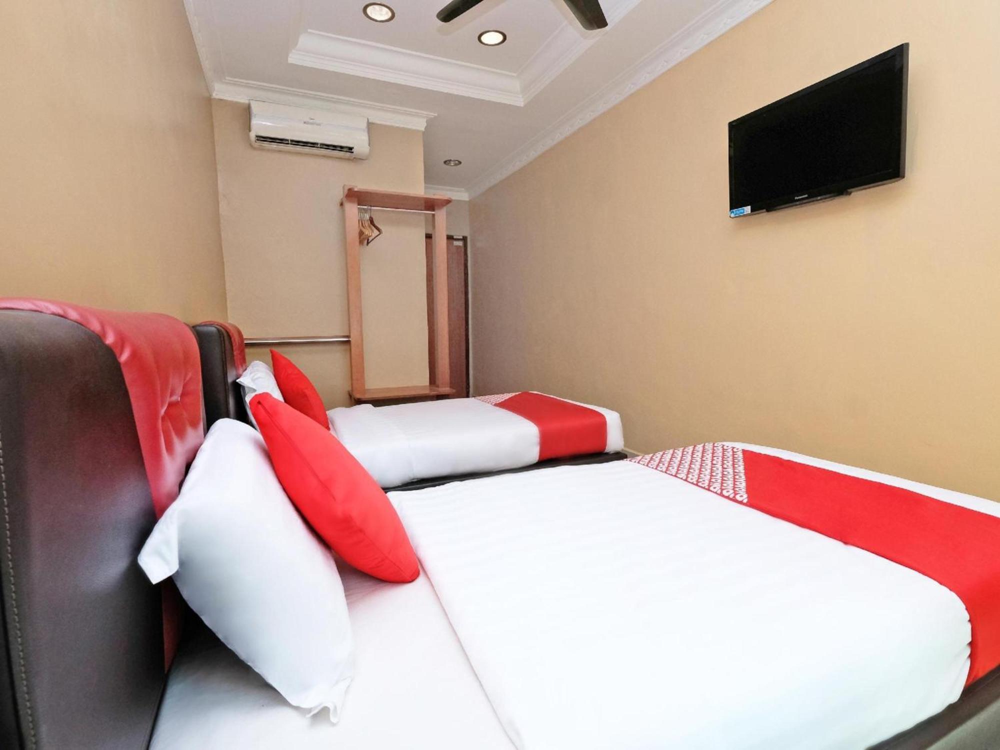 Super Oyo 707 Ayuni Hotel Банги Екстериор снимка