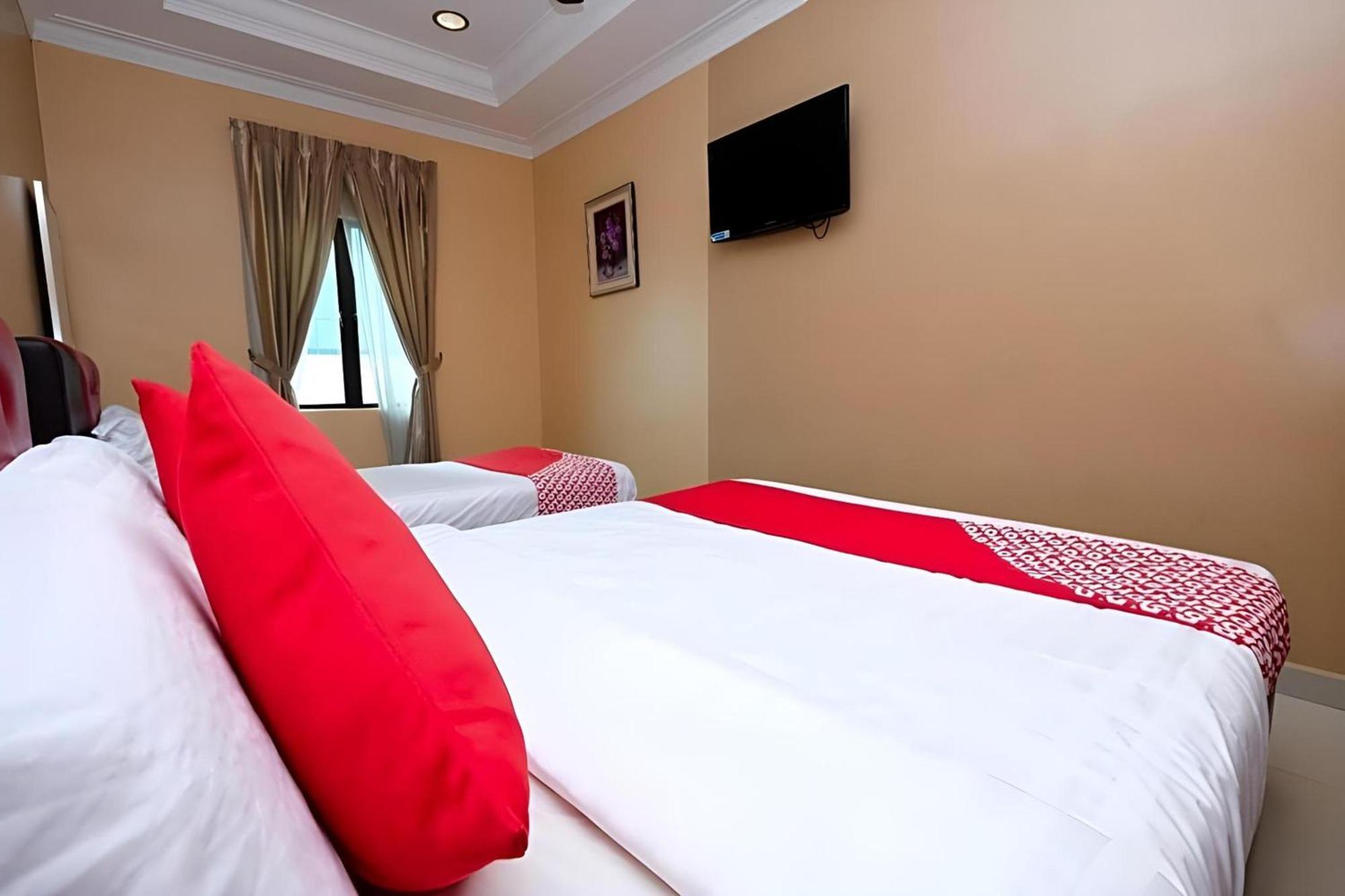 Super Oyo 707 Ayuni Hotel Банги Екстериор снимка