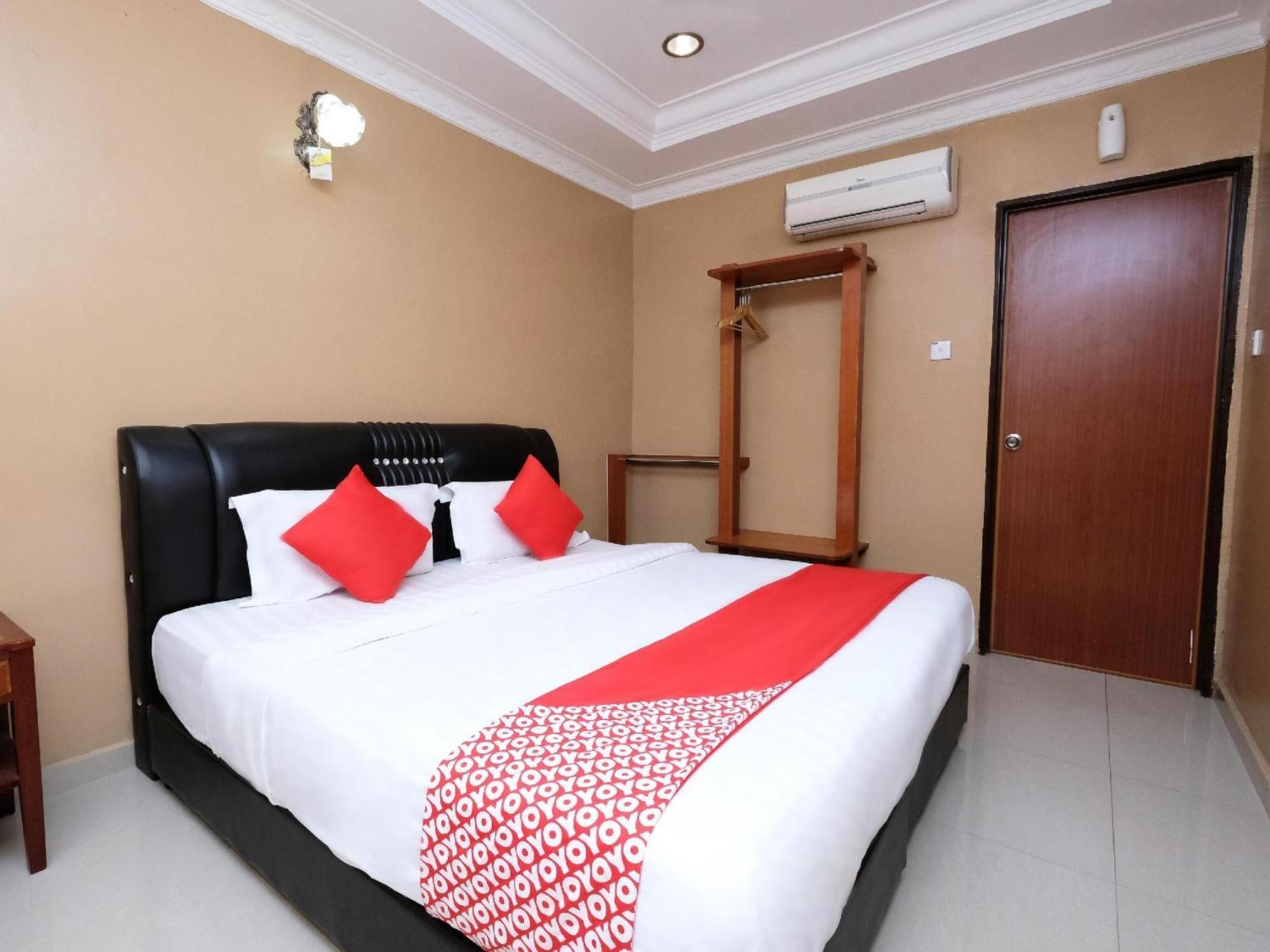 Super Oyo 707 Ayuni Hotel Банги Екстериор снимка