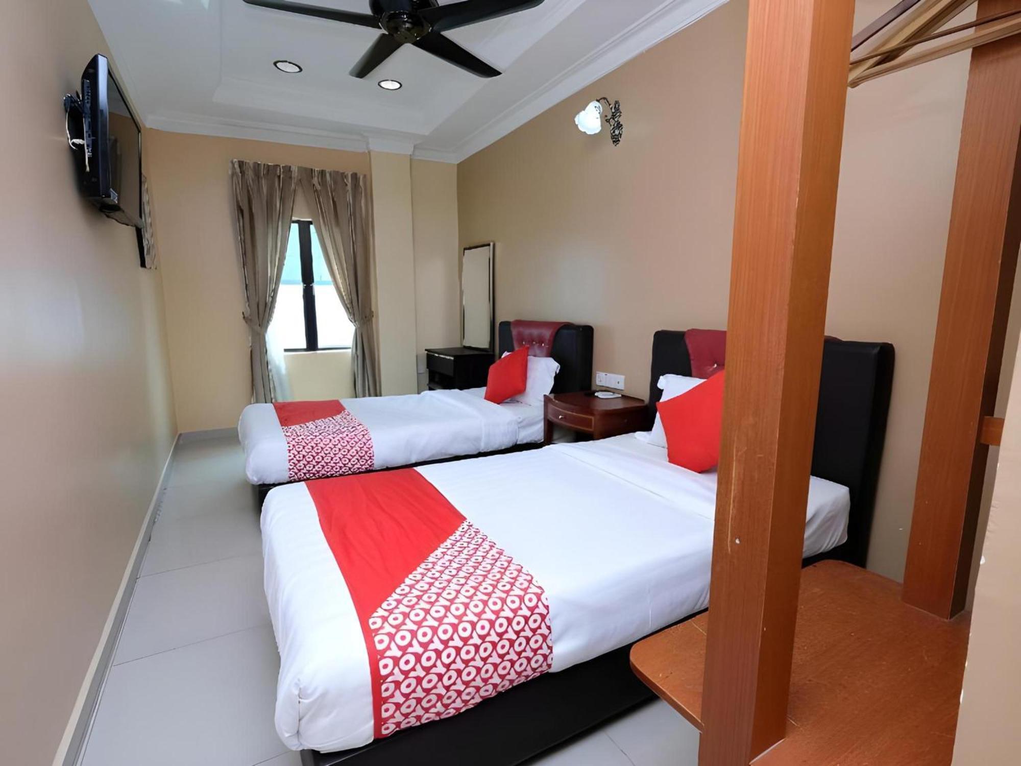 Super Oyo 707 Ayuni Hotel Банги Екстериор снимка