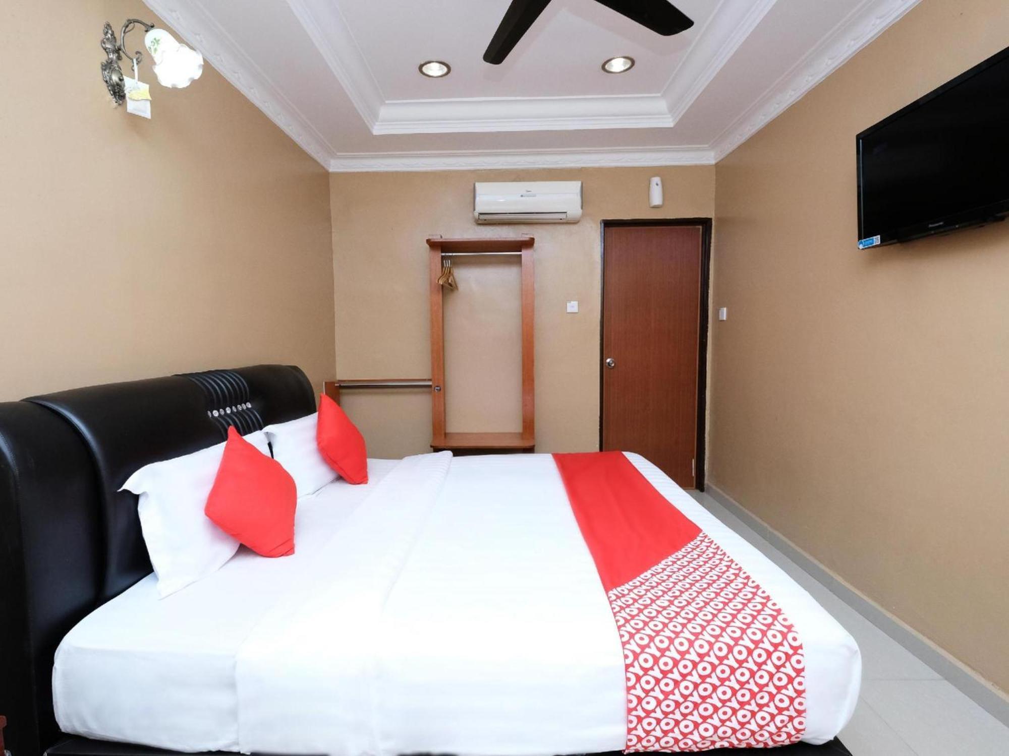 Super Oyo 707 Ayuni Hotel Банги Екстериор снимка