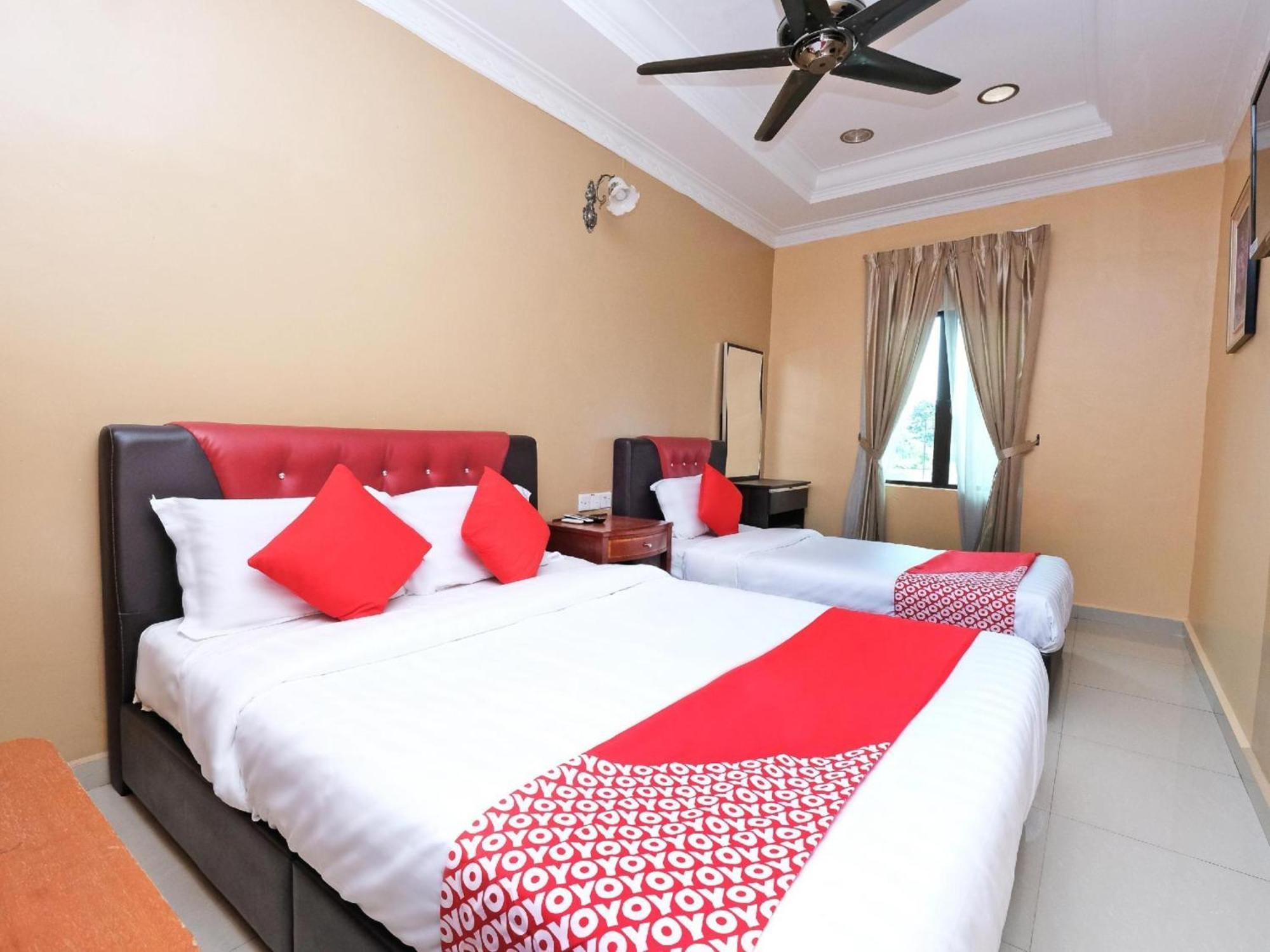 Super Oyo 707 Ayuni Hotel Банги Екстериор снимка