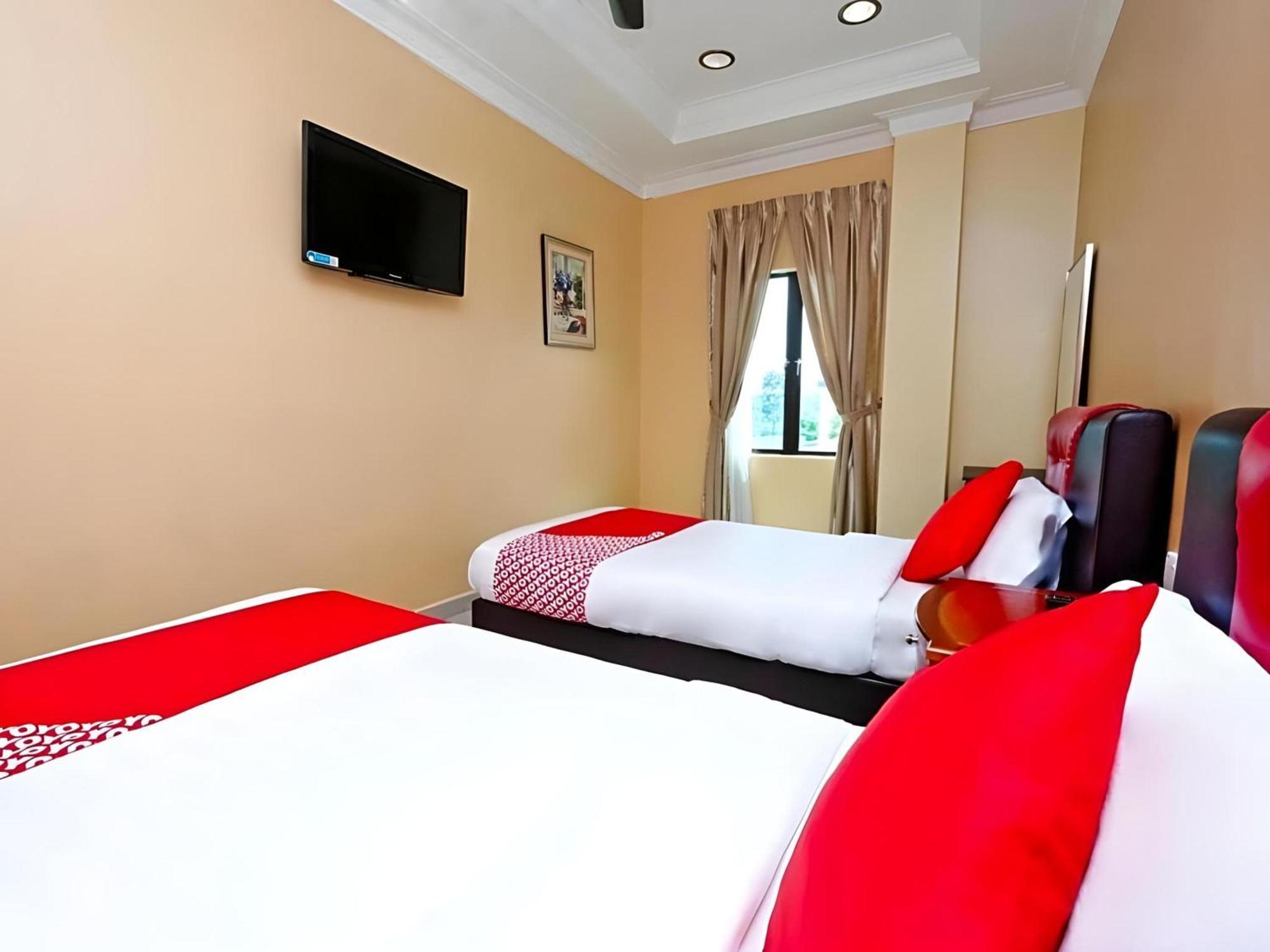 Super Oyo 707 Ayuni Hotel Банги Екстериор снимка